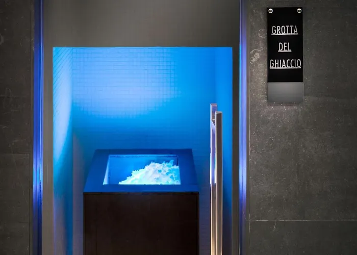 Lhp Palace & נאפולי