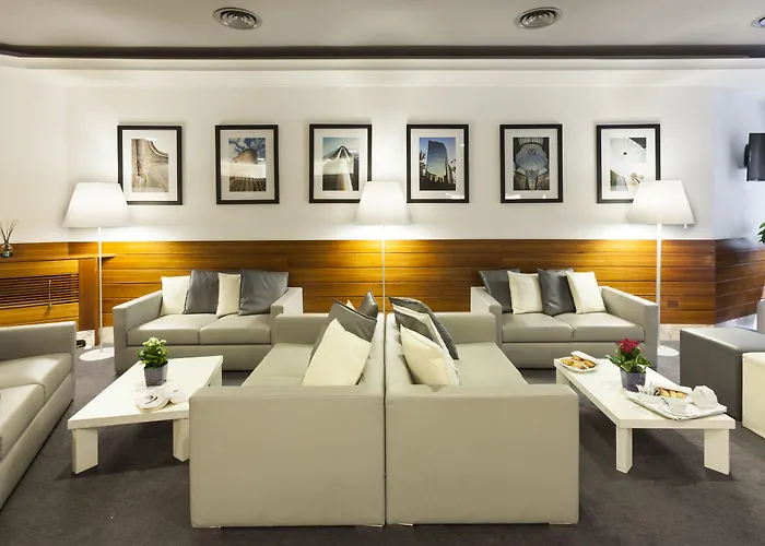 Lhp Palace & מלון