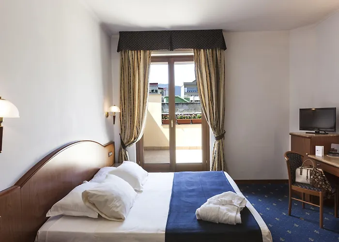 Hotel Lhp Palace & Naples