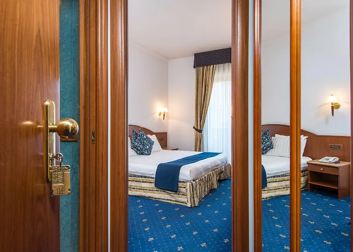 Lhp Palace & Hotel Naples